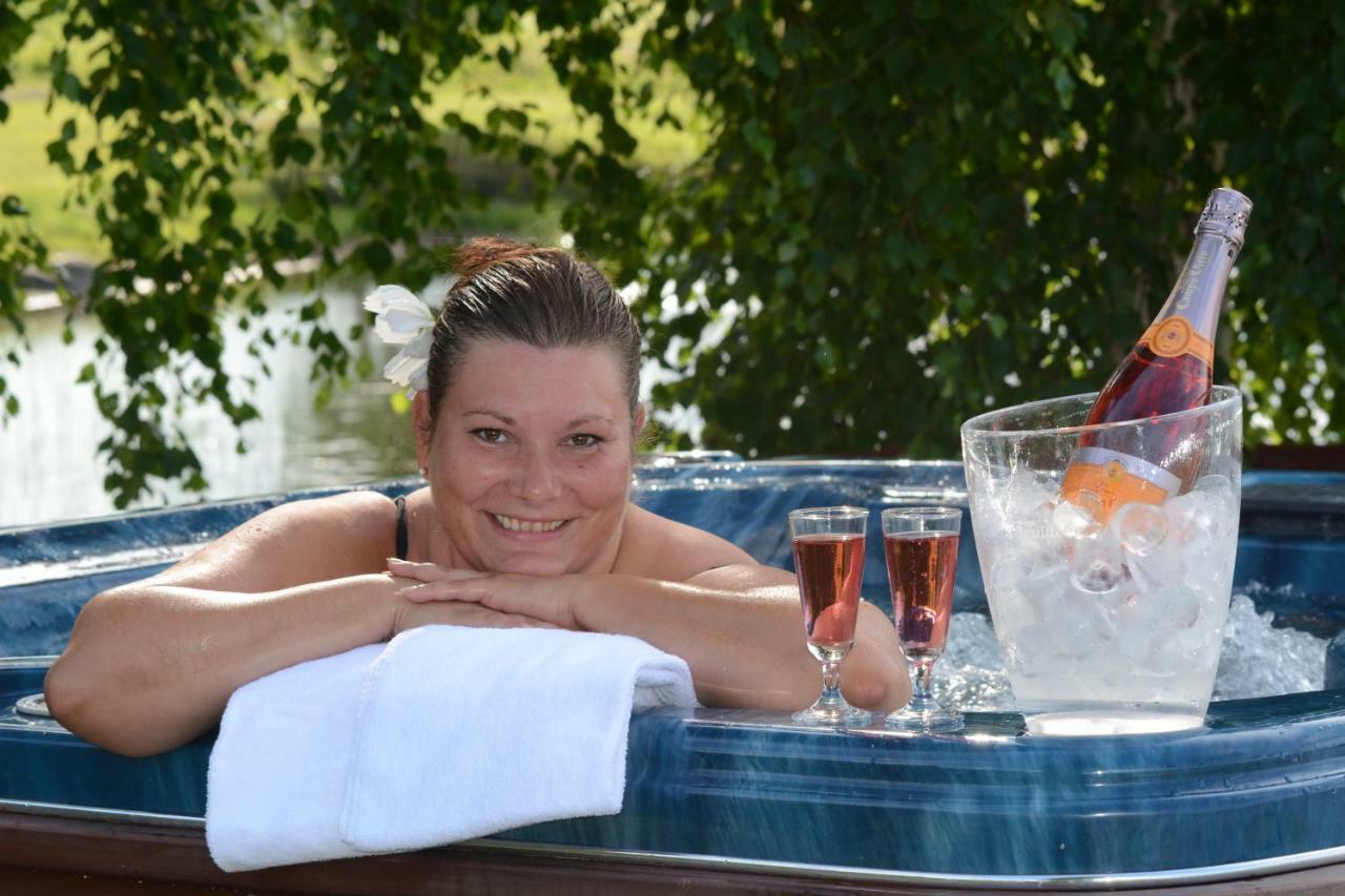 Revontuli Resort Glass Igloos Hankasalmi Екстериор снимка